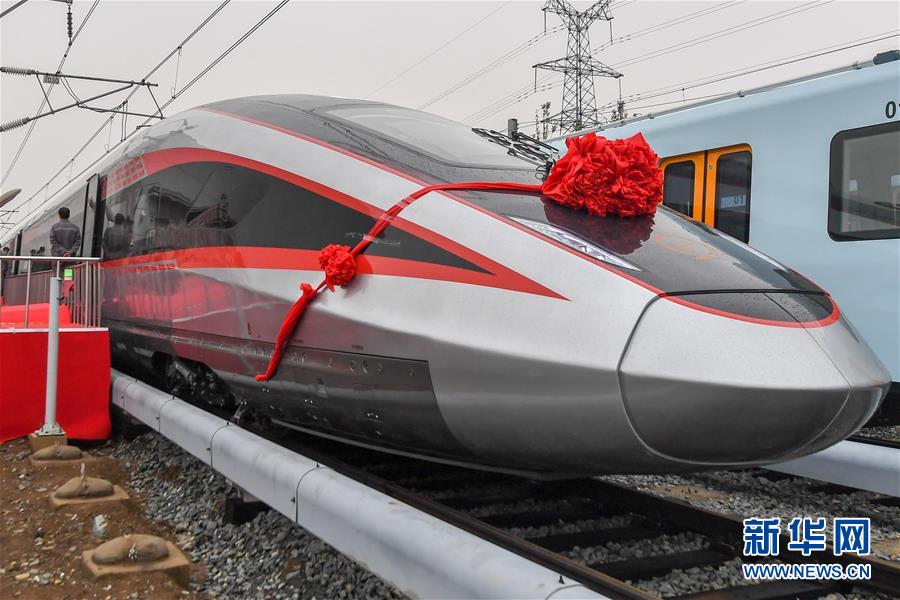 中車(chē)長(zhǎng)春軌道客車(chē)股フン有限公司で撮影された、時(shí)速400キロのグローバル相互接続高速列車(chē)（21日撮影）。撮影?張楠