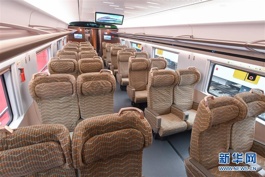 走行中に「変形」できる時(shí)速400キロのグローバル高速列車がラインオフ