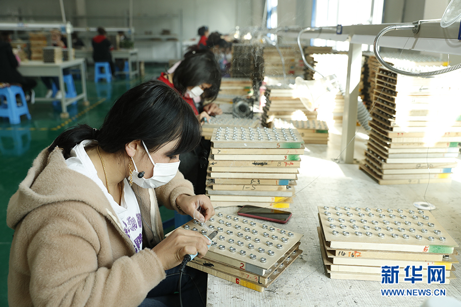 就職起業(yè)基地で所得増を?qū)g現(xiàn)し、仕事と家庭の両立も可能　新疆阿図什