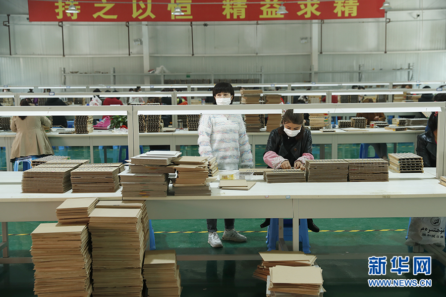 就職起業(yè)基地で所得増を?qū)g現(xiàn)し、仕事と家庭の両立も可能　新疆阿図什