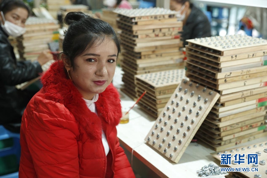 就職起業(yè)基地で所得増を?qū)g現(xiàn)し、仕事と家庭の両立も可能　新疆阿図什