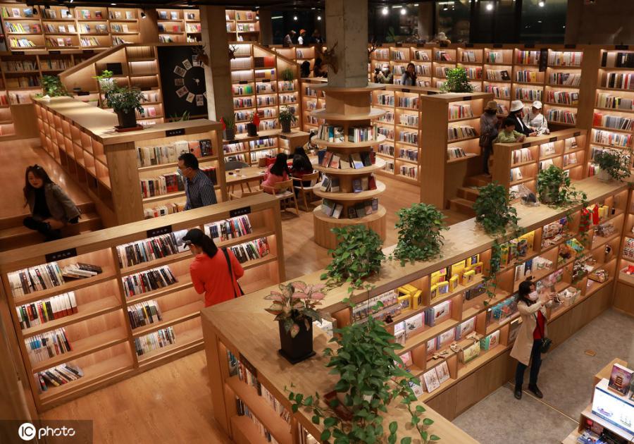 森林書店?「時(shí)見鹿書店」の店內(nèi)（寫真著作権は東方ICが所有のため転載禁止）。