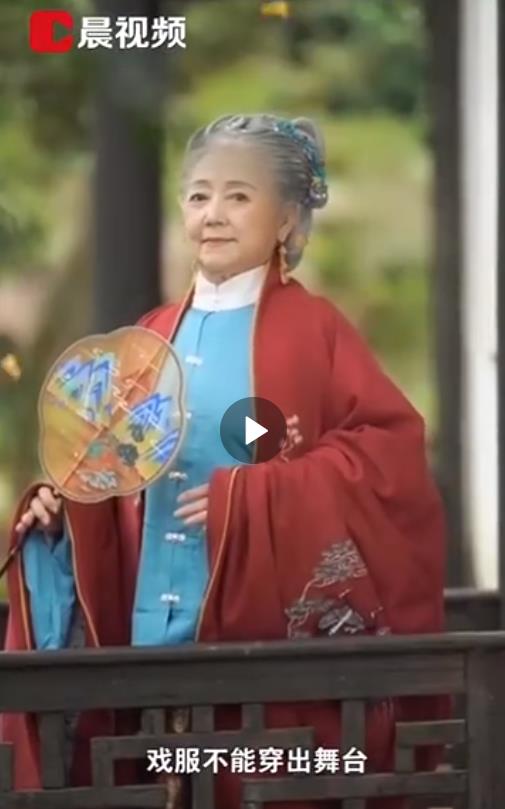 76歳おばあちゃんの漢服姿に絶賛の聲　湖南省