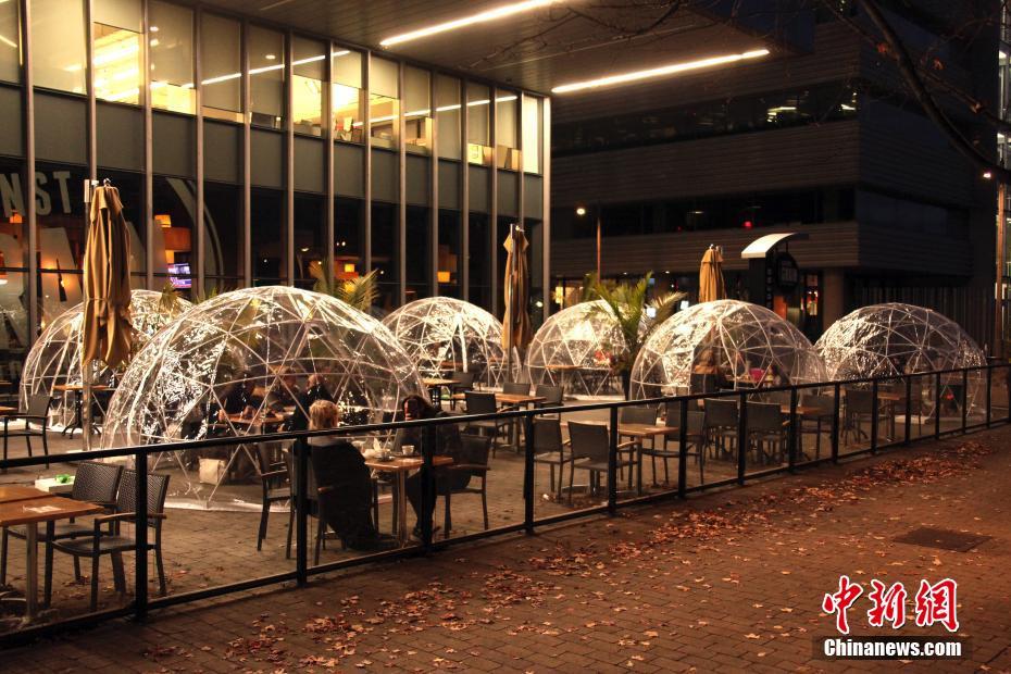 「バブル型ドーム空間テーブル」で食事客にアピール　カナダ?トロント