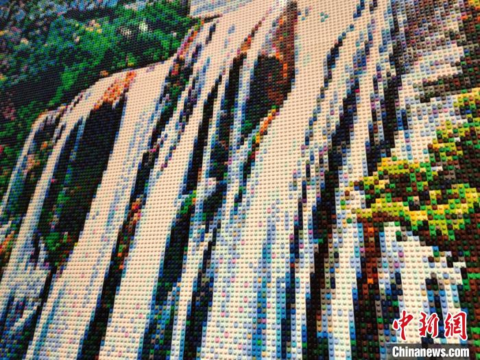 ブロック?ビルダーが760時間かけて貴州の観光名所をレゴで再現(xiàn)