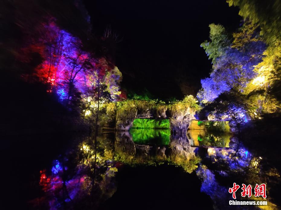 訪れる人を魅了する丹霞の夜景　福建省泰寧