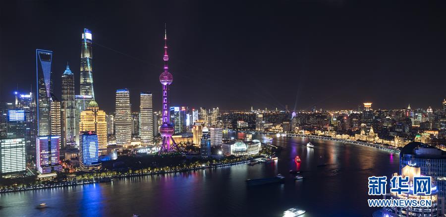 躍動(dòng)感あふれる黃浦江のライトアップショー　上海