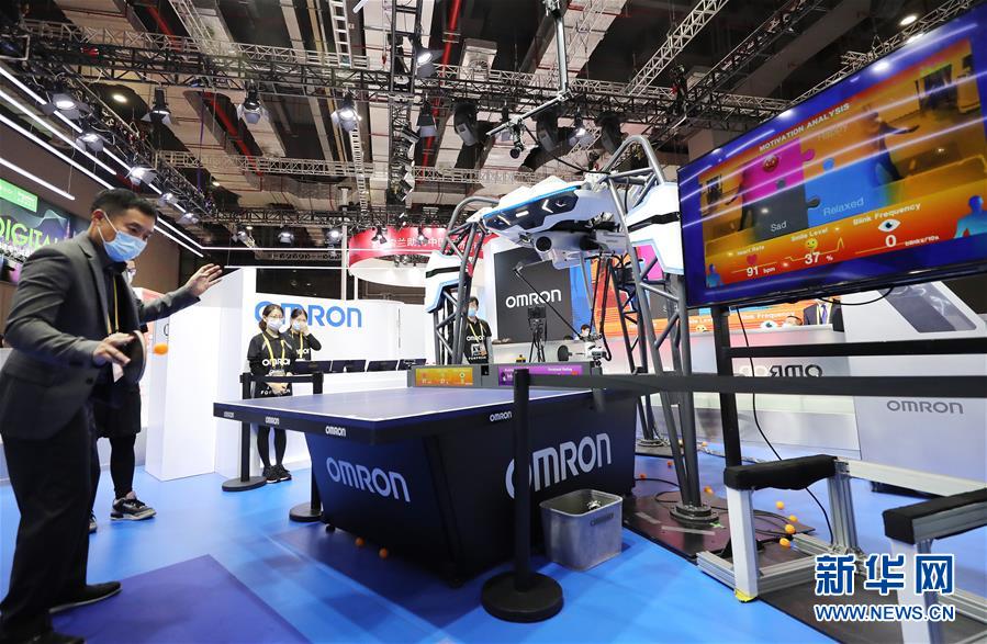 第3回輸入博で「心を読む」卓球トレーナーロボットと対戦