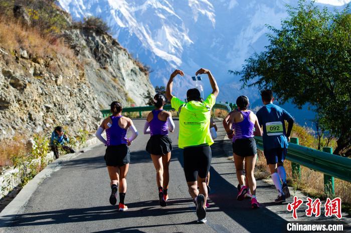 世界最大の峽谷で「中國で最も美しい山の峰」を鑑賞