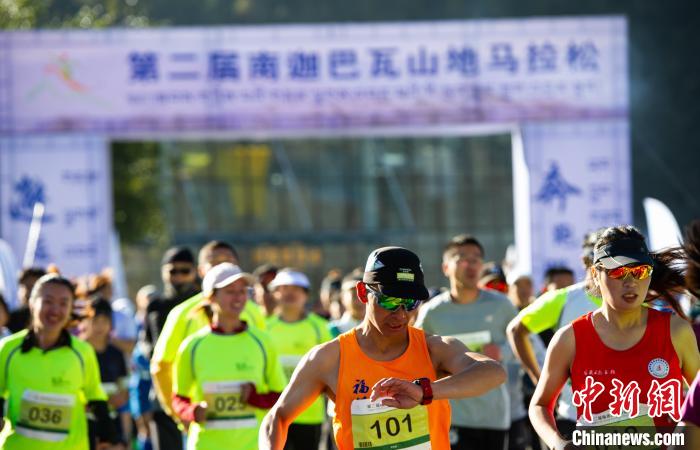 世界最大の峽谷で「中國で最も美しい山の峰」を鑑賞