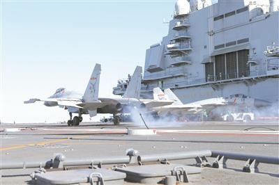 中國空母初の「直接育成モデル」訓(xùn)練生に艦載機(jī)パイロット資格を認(rèn)定