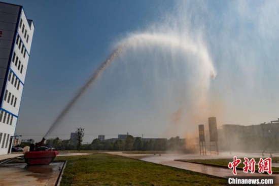 ロボット＋ドローン、江西省新余市でスマートな消防訓(xùn)練