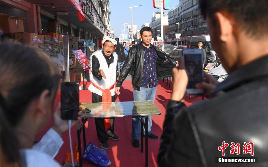 浙江省の「ライブ配信村」を訪ねて　ダブル11ネットセール準(zhǔn)備に大わらわ