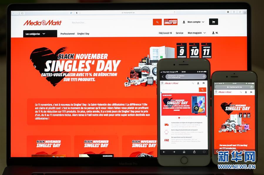 11月10日にベルギー?ブリュッセルで撮影されたあるショッピングサイトの「獨(dú)身の日」セール広告（撮影?張鋮）。 