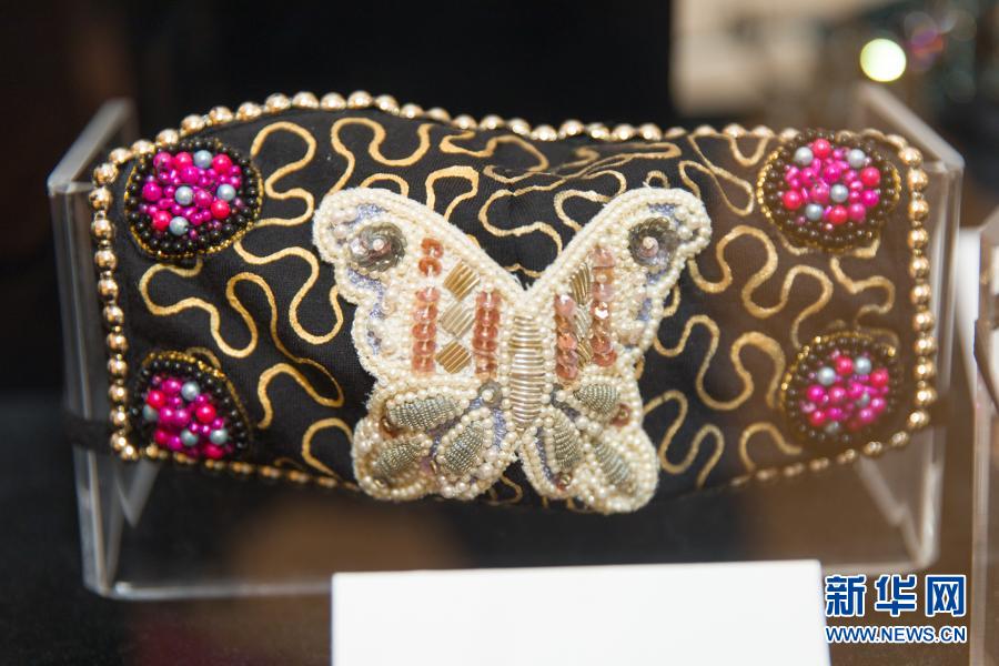 11月12日、米ダラスで開催されたマスクファッション展で展示されたマスク（撮影?田丹）。