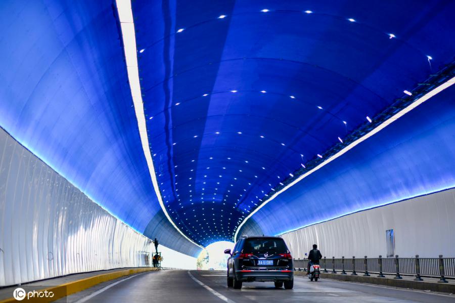 済南都市トンネル內の「プラネタリウム」（寫真著作権は東方ICが所有のため転載禁止）。