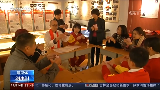 圧巻！長(zhǎng)さ11メートルのちぎり絵「清明上河図」　遼寧省