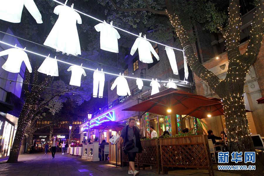 煌びやかな光の祭典「光影上?！工_幕　上海