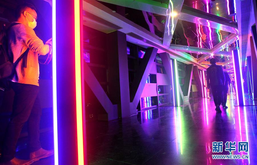 煌びやかな光の祭典「光影上海」が開(kāi)幕　上海