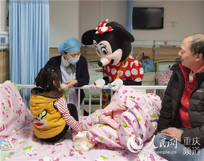 小児患者をリラックスさせるピエロのお醫(yī)者さん　重慶