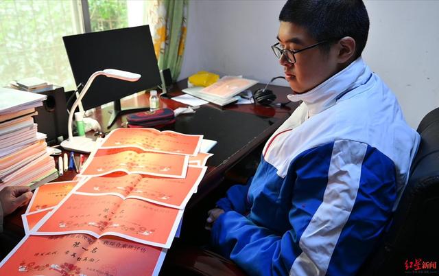 中國(guó)の身長(zhǎng)2メートル21センチの14歳少年、ギネス記録更新へ！