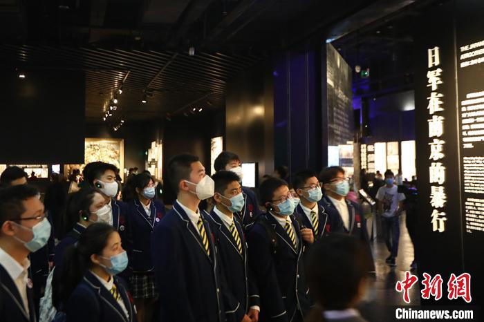 南京市の學(xué)生が南京大虐殺紀(jì)念館を見學(xué)し、歴史を銘記　江蘇省