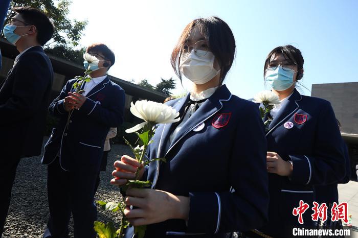 南京市の學(xué)生が南京大虐殺紀(jì)念館を見學(xué)し、歴史を銘記　江蘇省