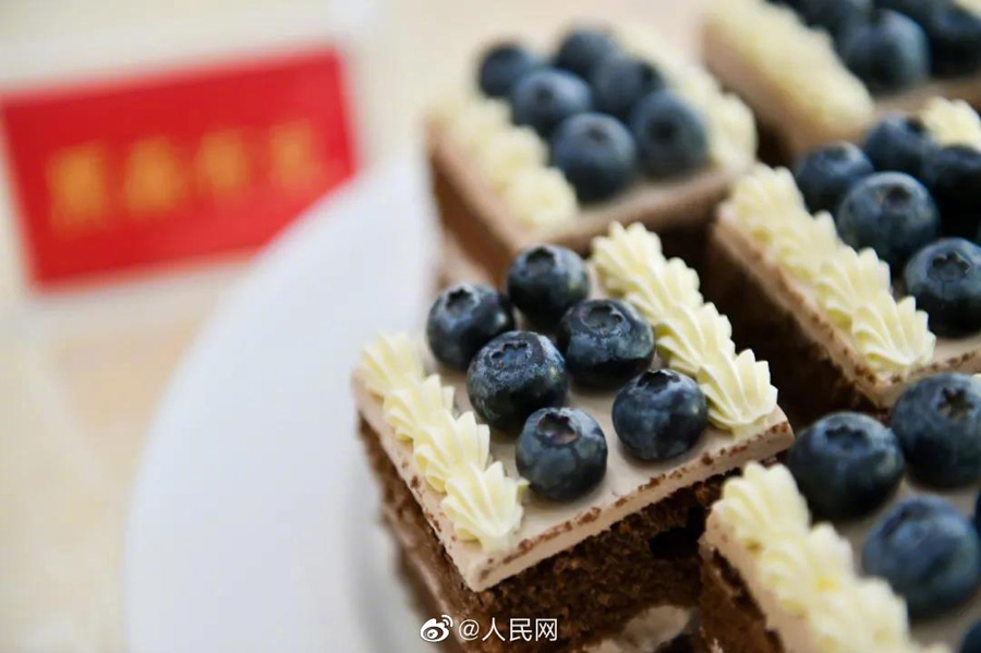 美味しそう！バラエティに富んだ國境警備兵たちの食事　新疆