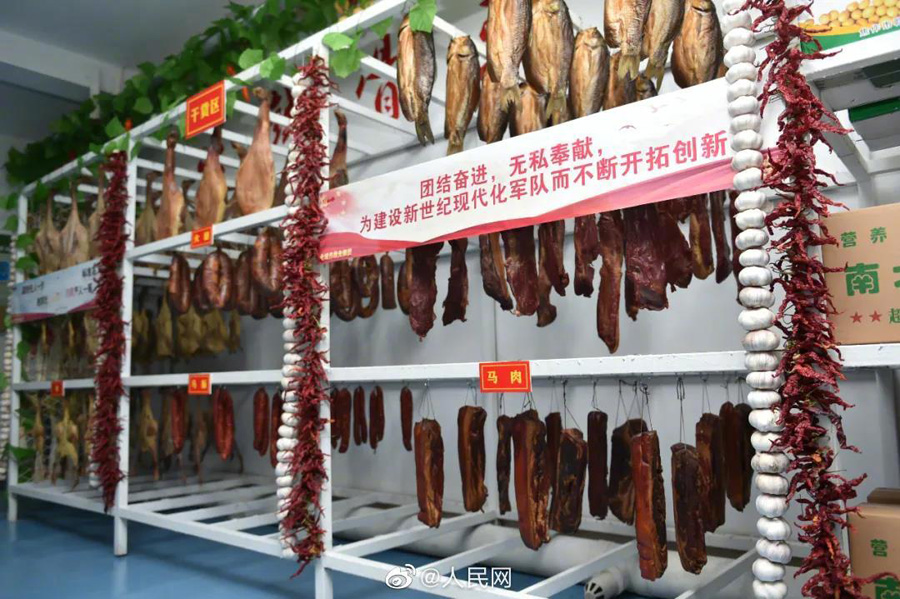 美味しそう！バラエティに富んだ國(guó)境警備兵たちの食事　新疆