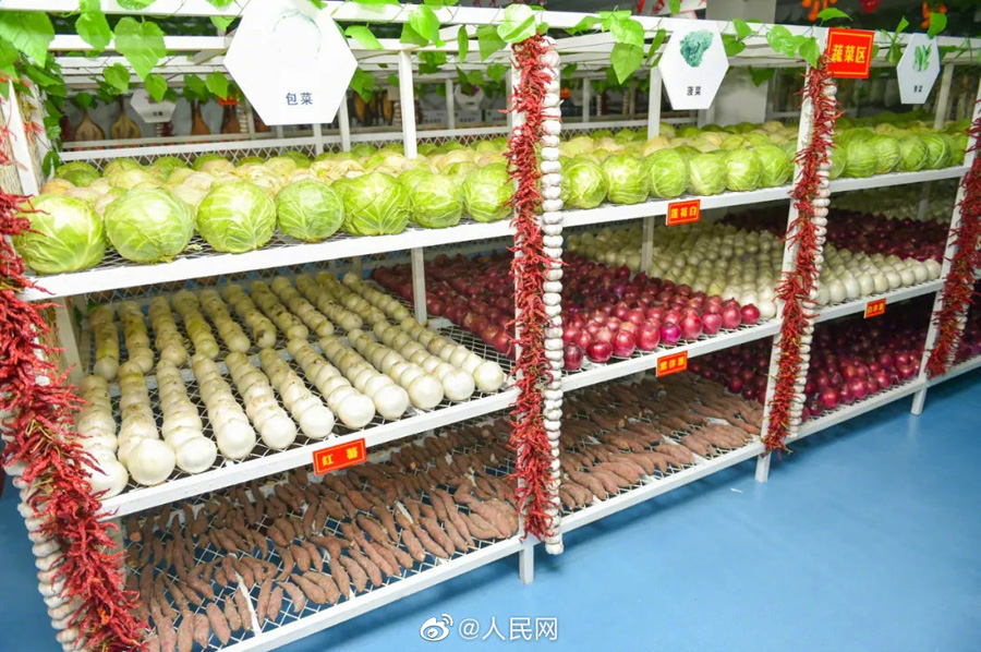 美味しそう！バラエティに富んだ國境警備兵たちの食事　新疆