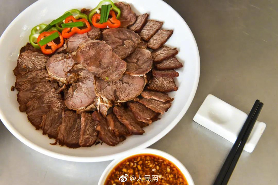 美味しそう！バラエティに富んだ國(guó)境警備兵たちの食事　新疆