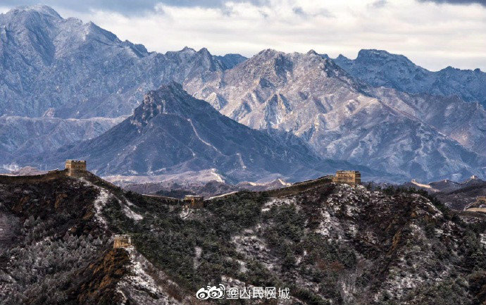 美しい！金山嶺長城に初雪　河北省