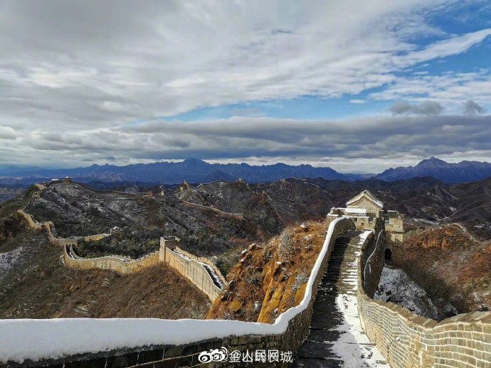 美しい！金山嶺長城に初雪　河北省