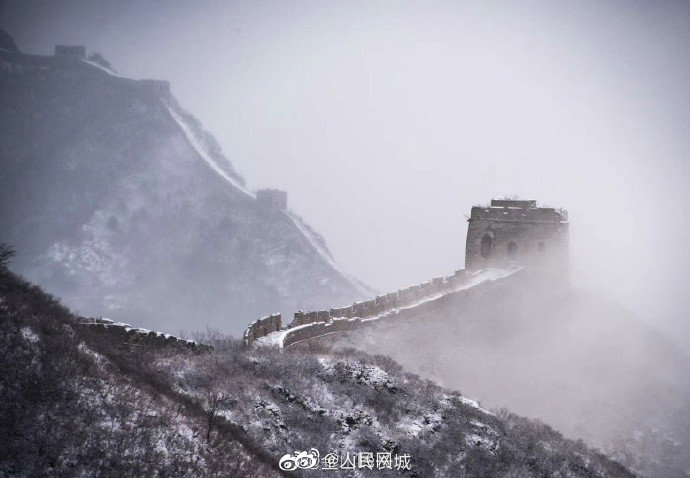美しい！金山嶺長城に初雪　河北省
