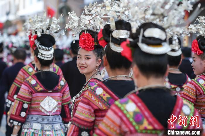 ミャオ族の新年を祝う、無形文化遺産パレードが開催　貴州省