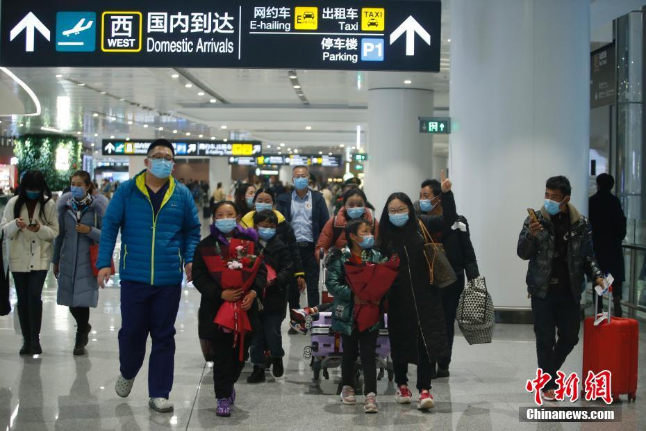 四川省甘孜の先天性心疾患の子供たち23人が無(wú)償治療のため北京へ