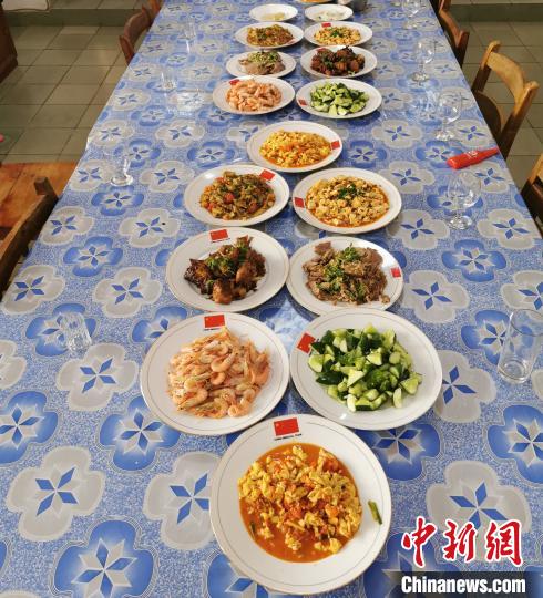 アフリカ醫(yī)療支援チームのメンバーが食事公開(kāi)