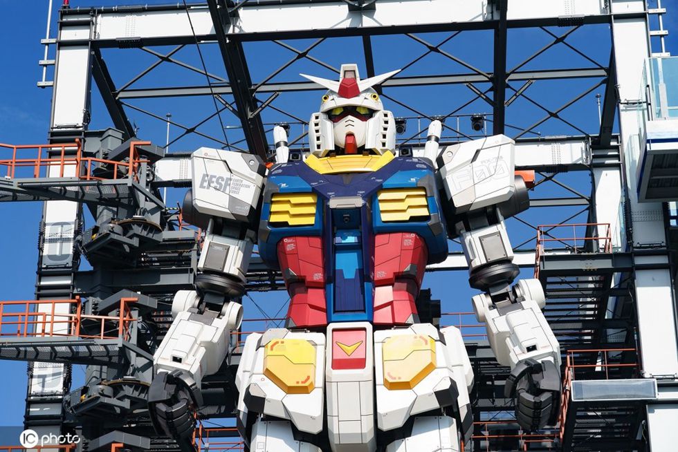 日本?橫浜に巨大ガンダムが登場(chǎng)　高さ18メートルで迫力満點(diǎn)
