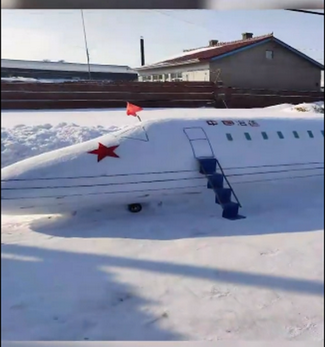 雪で大型飛行機(jī)を作った73歳元兵士　黒竜江省ハルビン
