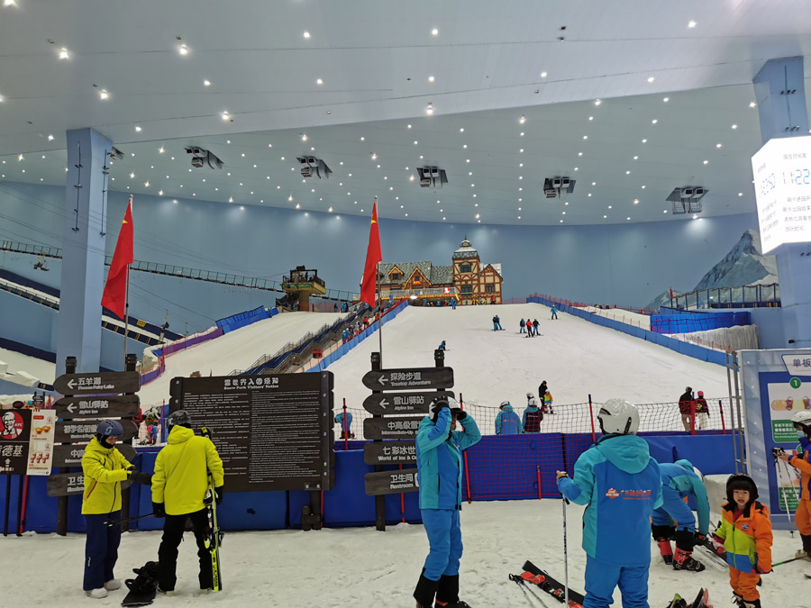 華南エリア最大の室內(nèi)スキー場?広州融創(chuàng)雪世界を訪ねて　広東省