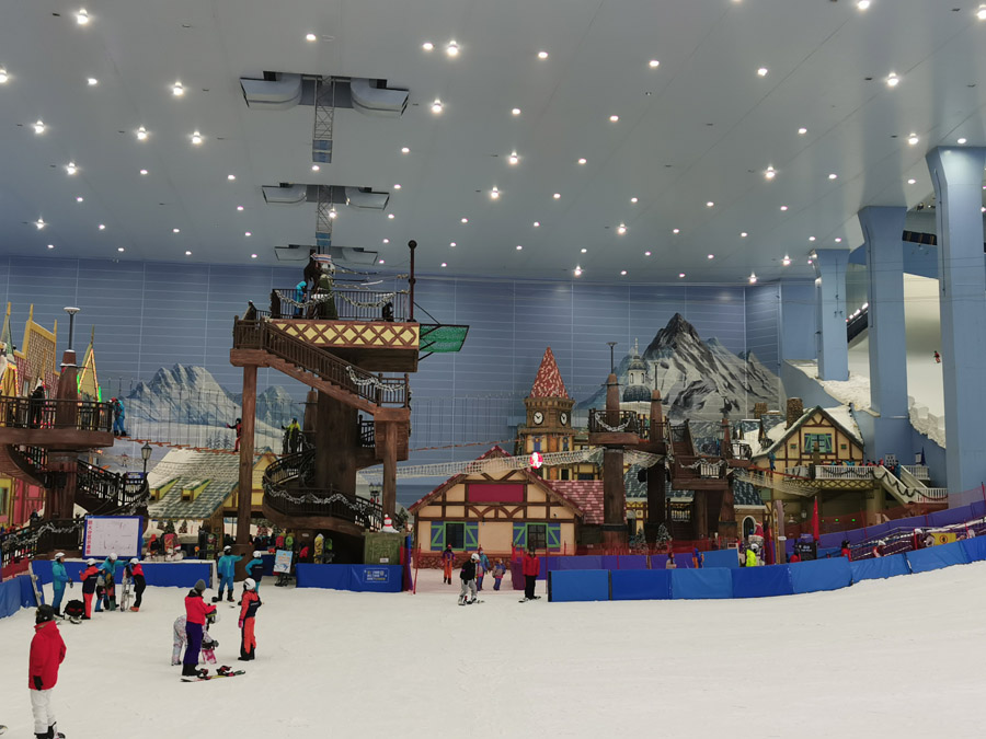 華南エリア最大の室內(nèi)スキー場?広州融創(chuàng)雪世界を訪ねて　広東省