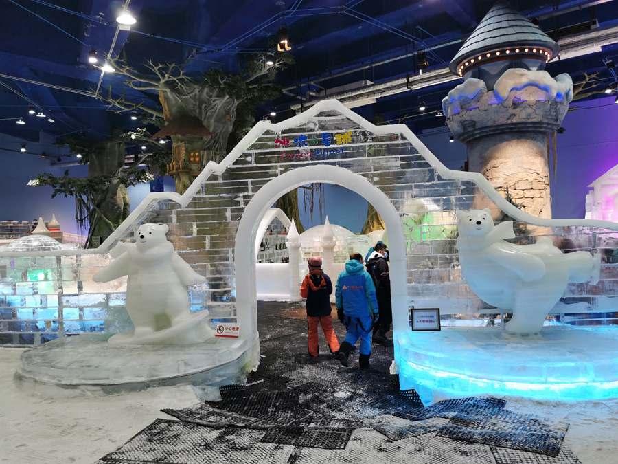 華南エリア最大の室內(nèi)スキー場?広州融創(chuàng)雪世界を訪ねて　広東省