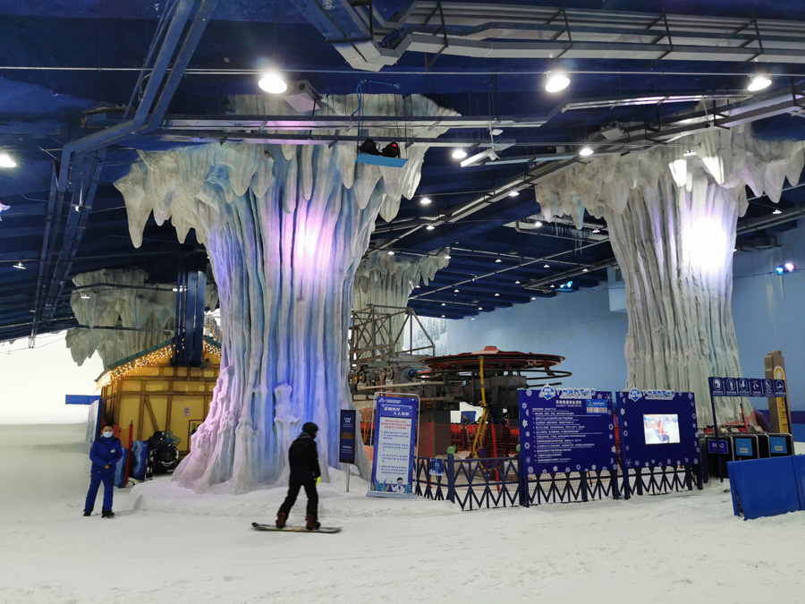 華南エリア最大の室內(nèi)スキー場?広州融創(chuàng)雪世界を訪ねて　広東省