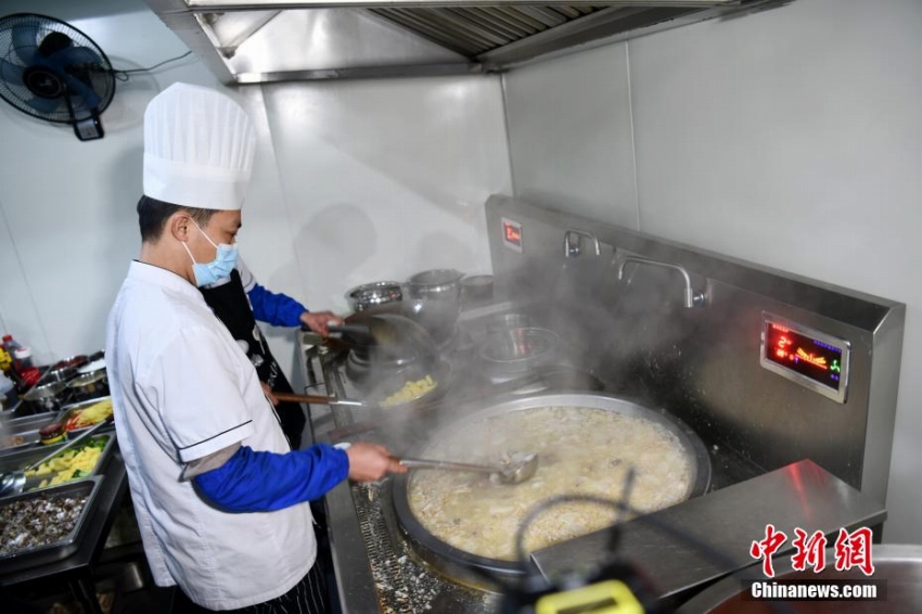 美味しく食べました！モンゴル寄贈(zèng)の羊肉を華西病院の職員全員で味わう　四川省