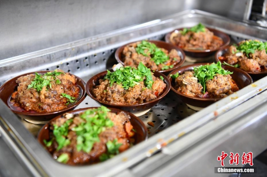 美味しく食べました！モンゴル寄贈の羊肉を華西病院の職員全員で味わう　四川省