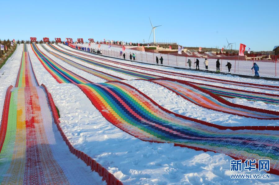 小中學(xué)生がウィンタースポーツの楽しさを體験　河北省