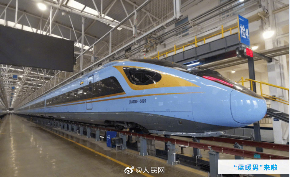 オーシャンスカイブルーの車體の高速鉄道CR300BF型「復興號」。