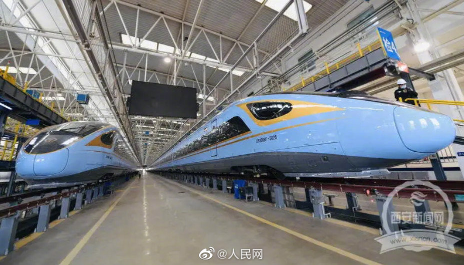 オーシャンスカイブルーの高速鉄道「復興號」が銀西高速鉄道に初登場