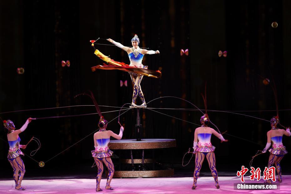 雑技の夕べ「私と私の青春――青春ing」、北京で上演