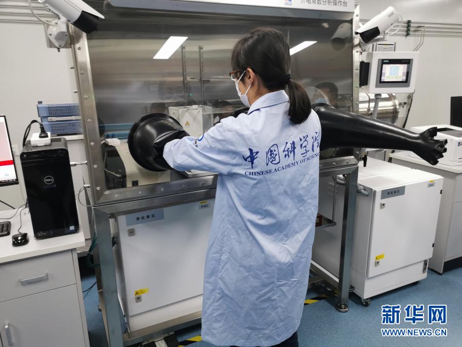 月探査機「嫦娥5號」が持ち帰った月の土壌の試料が開封へ